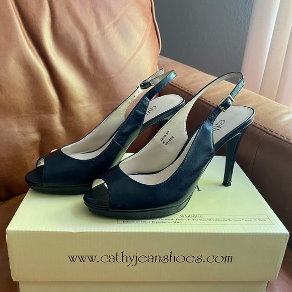 cathy jean peep toe black pumps. size 8. - Picture 1 of 3